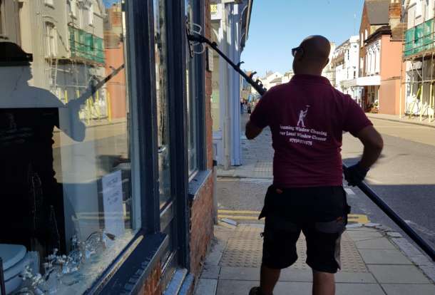 Water-fed Pole Cleaning